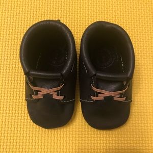 NWT size 2 (6-12 mos) oxford onyx FP baby shoes